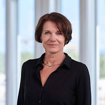 Porträt Karin Ayar